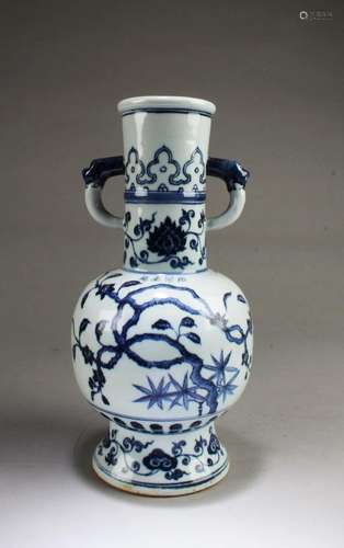 Chinese Blue & White Porcelain Vase Chinese Blue & W...