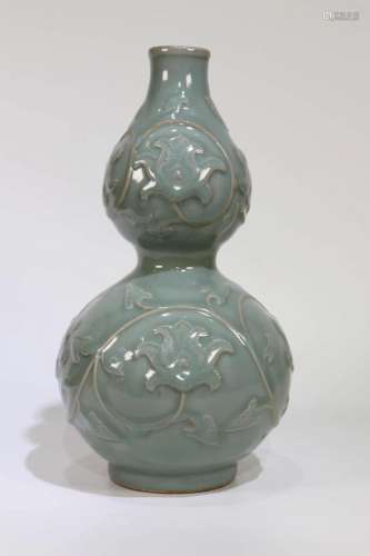 Celadon Glaze Floral Double-Gourd-Shape Vase