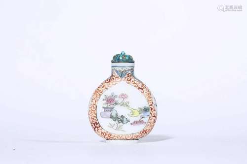 Figure and Antiques Snuff Bottle, Qianlong Mark