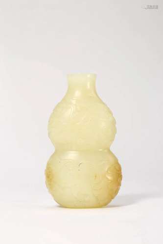 Carved White Jade Double-Gourd-Shape Snuff Bottle