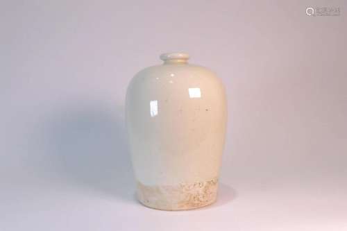 Xing Ware White Glaze Meiping Vase