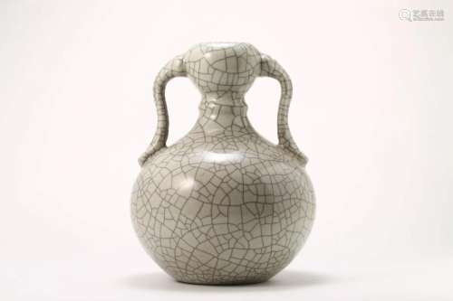 Guan Type Ice Crackle Vase