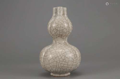 GE TYPE THREE-SPOUT DOUBLE-GOURD-SHAPE VASE