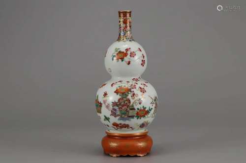 FAMILLE ROSE FLORAL DOUBLE-GOURD-SHAPE VASE