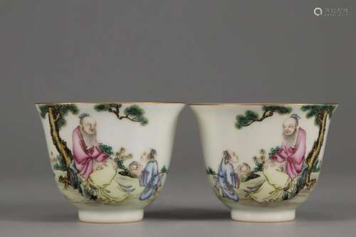 PAIR OF FAMILLE ROSE FIGURE CUPS