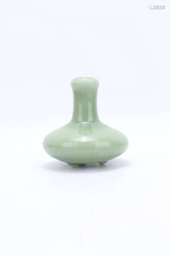 Qianlong Period Green Glaze Porcelain Vessel, China