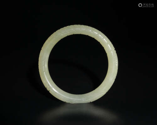 Chinese Carved Jade Bangle, 18-19th Century