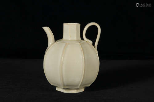 Chinese Yingqing Ewer, Song Dynasty