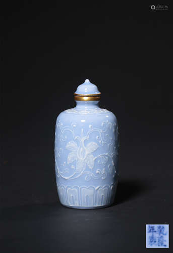 AN AUBERGINE-GLAZED‘FLOWER’SNUFF BOTTLE,MARK AND PERIOD OF Q...