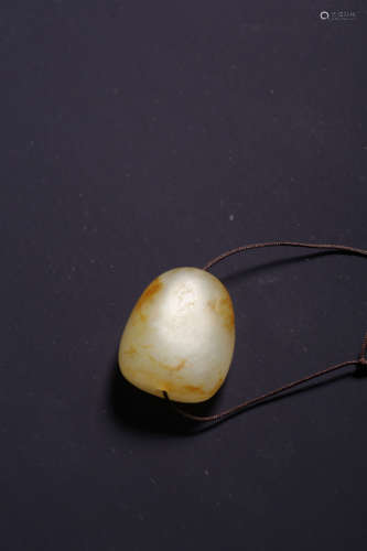 A WHITE JADE ORNAMENT,QING DYNASTY