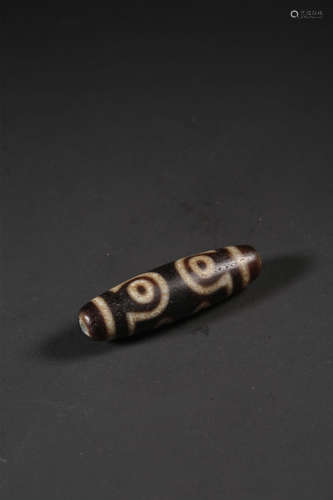 A SEVEN-EYED DZI BEAD