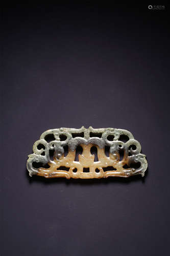 A WHITE JADE CARVED ‘DRAGON’PLAQUE,475-221 BC