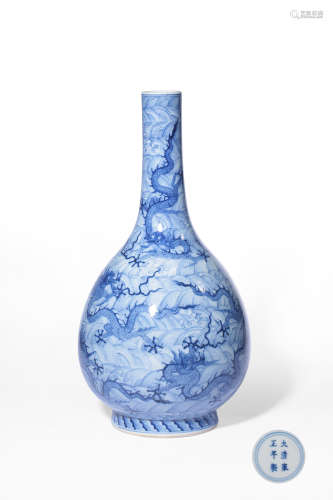 A BLUE AND WHITE ‘DRAGON’VASE,MARK AND PERIOD OF YONGZHENG