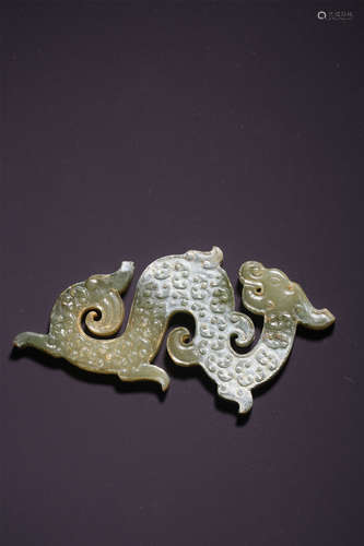 A CARVED BLACK-WHITE JADE ‘DRAGON’PENDANT,WARRING STATES PER...