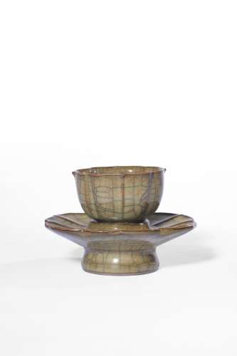 A GUANYAO TEA CUP AND STAND,SONG DYNASTY