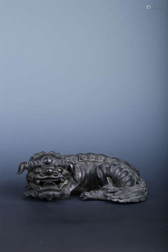 A BRONZE‘LION’INCENSE BURNER,QING DYNASTY