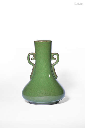 A GUAN-TYPE PEAR-SHAPED BOTTLE VASE,SONG DYNASTY