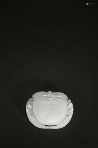 A WHITE JADE PENDANT,QING DYNASTY