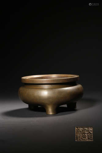 A BRONZE TRIPOD CENSER,XUANDE MARK QING DYNASTY