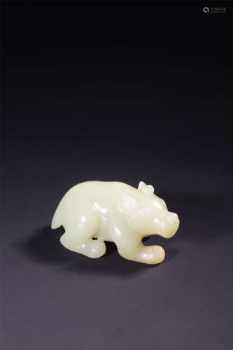 A WHITE JADE FIGURE OF A SEATED BEAR,QING DYNASTY