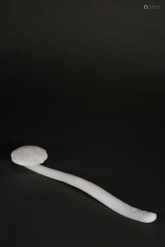 A WHITE JADE ‘BAT AND SHOU’RUYI SCEPTER,QING DUNASTY