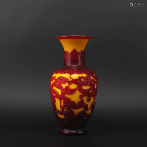 A glassware vase