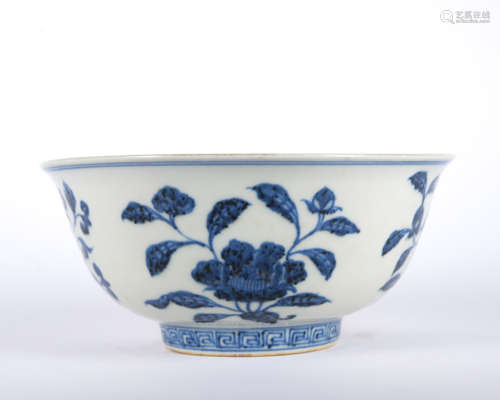 A blue and white 'floral' bowl