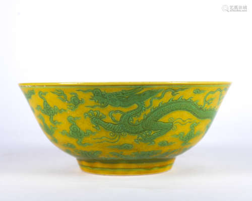 A yellow ground green glazed 'dragon' bowl