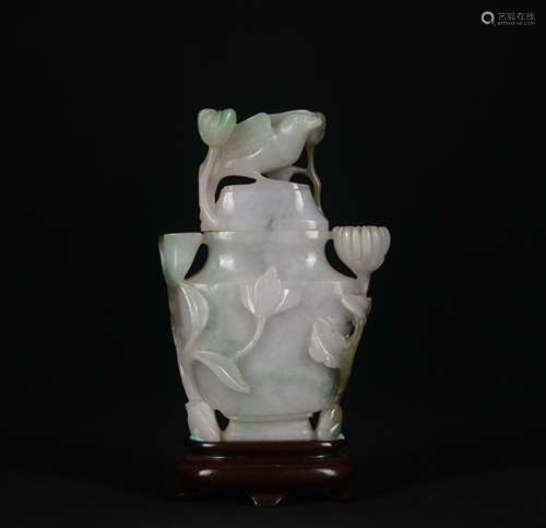 A jade vase and cover