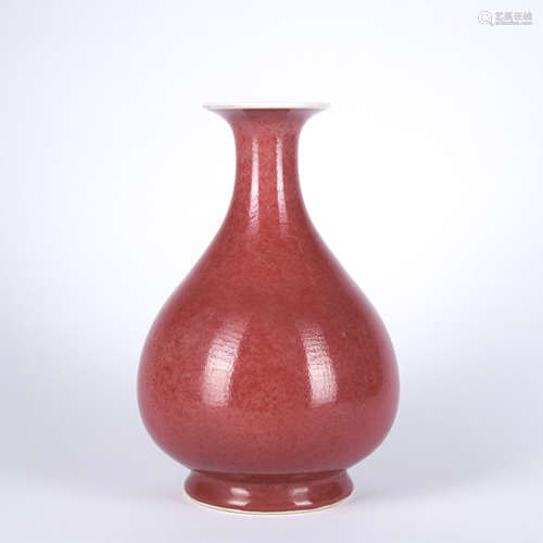 A peachbloom-glazed pear-shaped vase