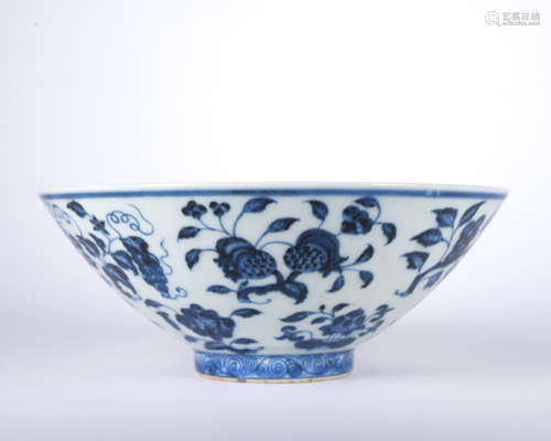 A blue and white 'floral' bowl