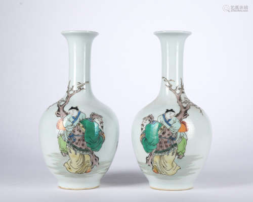 A pair of Wu cai 'figure' vase
