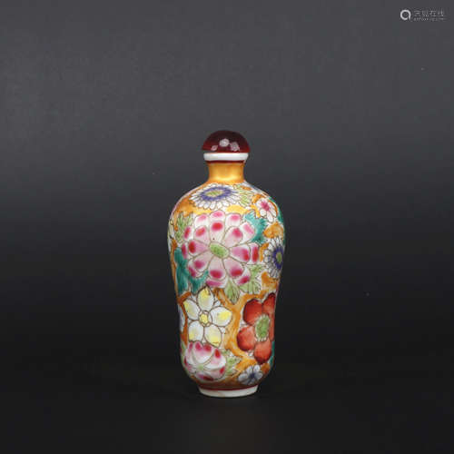 A famille-rose 'floral' snuff bottle