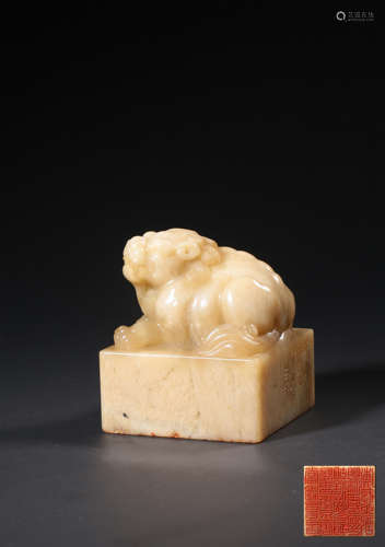 A CARVED SOAPSTONE ‘LION’ SEAL,QING DYNASTY