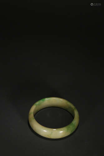 A JADEITE BRACELET,QING DYNASTY