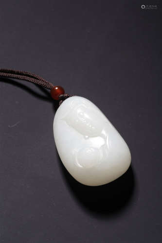 A CARVED WHITE JADE ‘GUANYIN’PENDANT,QING DYNASTY