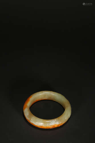 A CARVED YELLOW JADE BRACELET,QING DYNASTY