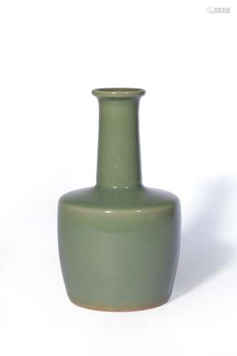 A‘LONGQUAN’VASE,QING DYNASTY