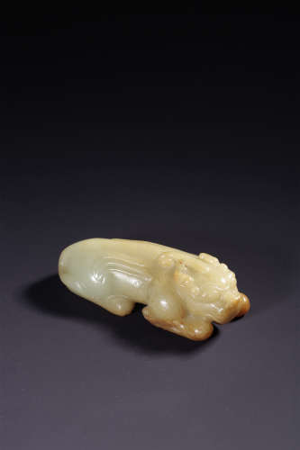A CARVED WHITE JADE MYTHICAL BEAST,QING DYNASTY