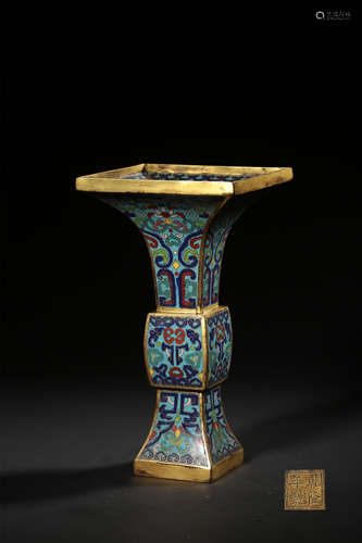 A CLOISONNE ENAMEL ARCHAISTIC BEAKER VASE,MARK AND PERIOD OF...