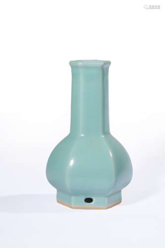 A LONGQUAN CELADON VASE,SONG DYNASTY