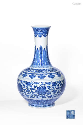 A BLUE AND WHITE BOTTLE VASE,MARK AND PERIOD OF QIANLONG