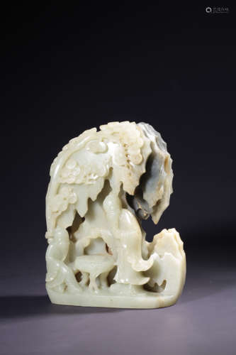 A CARVED BLACK-WHITE JADE ‘FIGURE’MOUNTAIN,QING DYNASTY