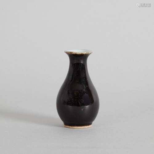 A 19th Century Chinese Black-Glazed Vase (Delong Mark)