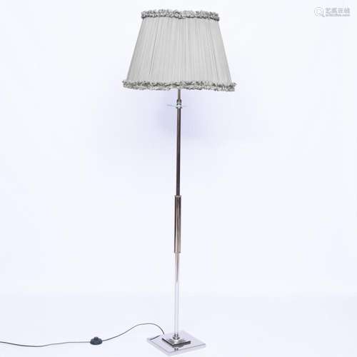 HIGH FLOOR LAMP