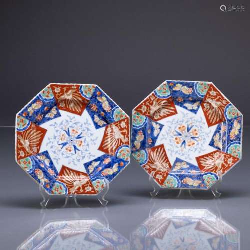 PAIR OF EIGTHSIDED PLATES