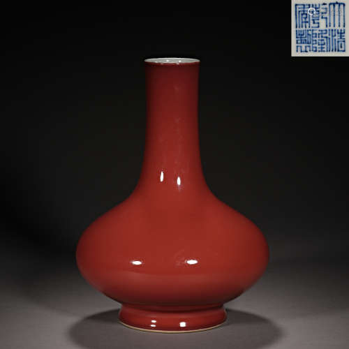 中國清代，红釉天球瓶