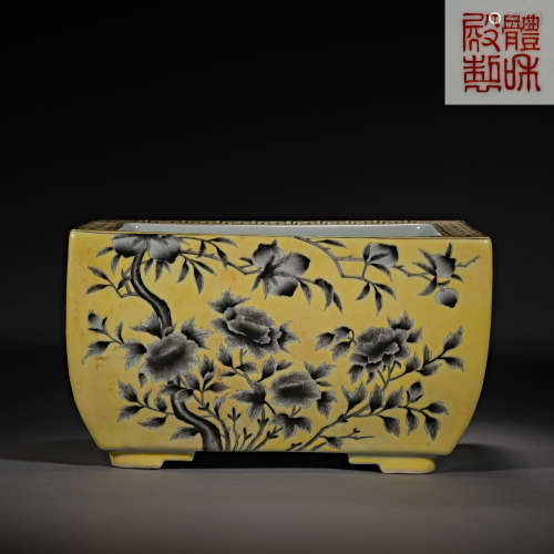 中國清代，黄釉花卉四方花盆
