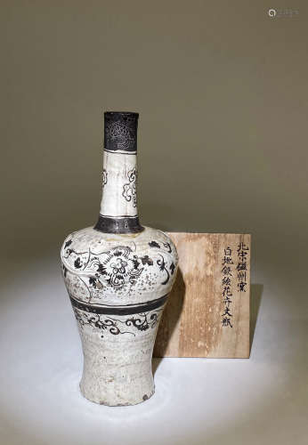 金-元 磁州窯白地黑繪花卉細頸瓶