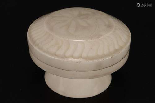 Fine Chinese Ding Pedestal Box and Cover,